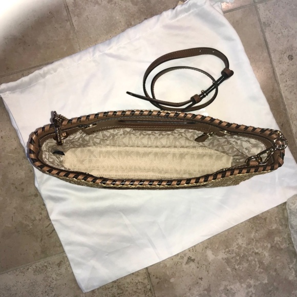 Michael Kors Straw Crossbody Bag with Brown Trim and Gold Chain - Picture 4 of 5